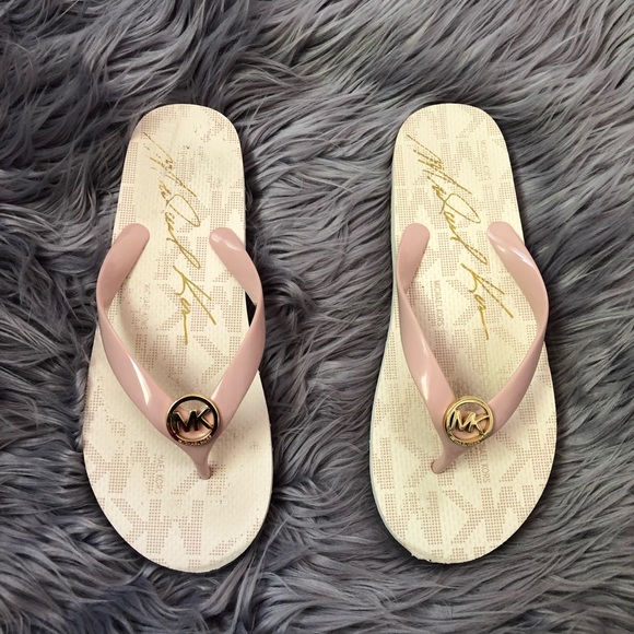 Michael Kors Shoes - Women’s Michael Kors Thong Flip Flip Sandals SZ 8